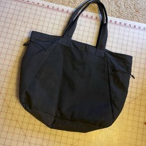 Lululemon tote bag